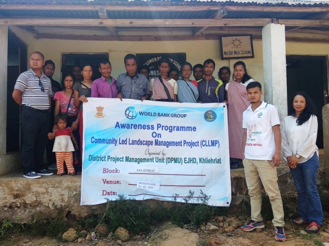 E:\KM\Images\Awareness Programme EJHD\Khliehriat Block\Deinsatlang\Selected\7. A group photo taken at the end of the programme..jpg